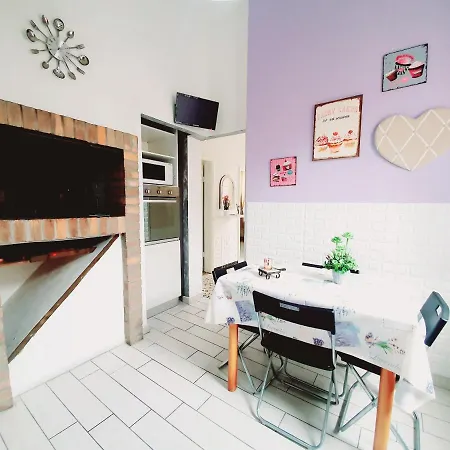 Accogliente Casa Indipendente Con Wi-fi Gratuito, A Due Passi Dal Centro E Dalle Attrazioni Apartament