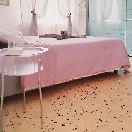 Accogliente Casa Indipendente Con Wi-fi Gratuito, A Due Passi Dal Centro E Dalle Attrazioni דירה