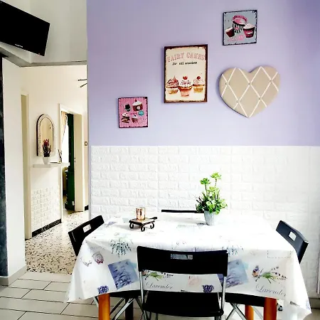 Accogliente Casa Indipendente Con Wi-fi Gratis, Vicino Al Centro E Alle Attrazioni, 3 Apartament *