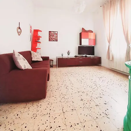 Accogliente Casa Indipendente Con Wi-fi Gratuito, A Due Passi Dal Centro E Dalle Attrazioni アパート *