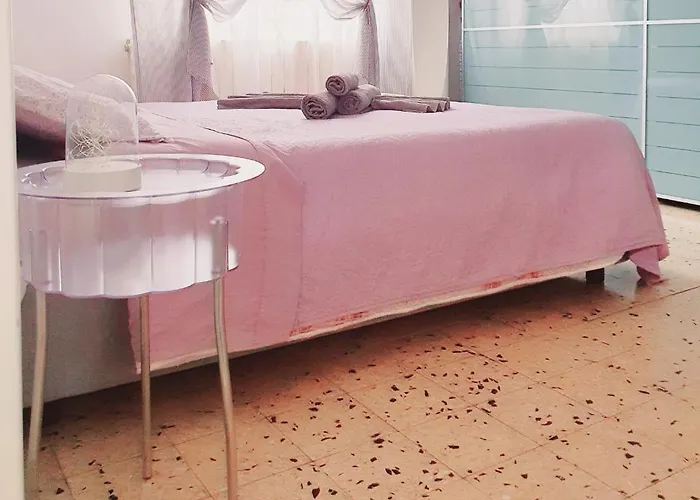 Accogliente Casa Indipendente Con Wi-fi Gratuito, A Due Passi Dal Centro E Dalle Attrazioni Lejlighed