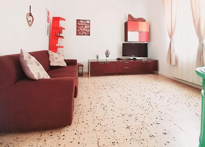 Accogliente Casa Indipendente Con Wi-Fi Gratis, Vicino Al Centro E Alle Attrazioni, 3 Camere Apartament *