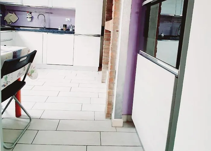 Lägenhet Accogliente Casa Indipendente Con Wi-fi Gratuito, A Due Passi Dal Centro E Dalle Attrazioni *