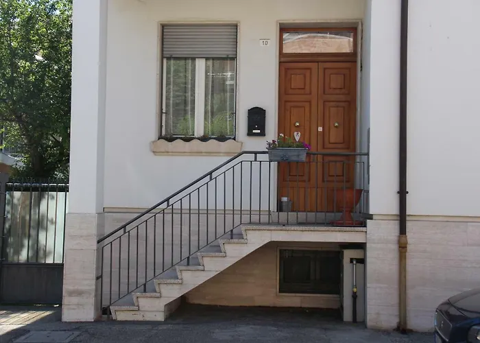 Accogliente Casa Indipendente Con Wi-fi Gratuito, A Due Passi Dal Centro E Dalle Attrazioni